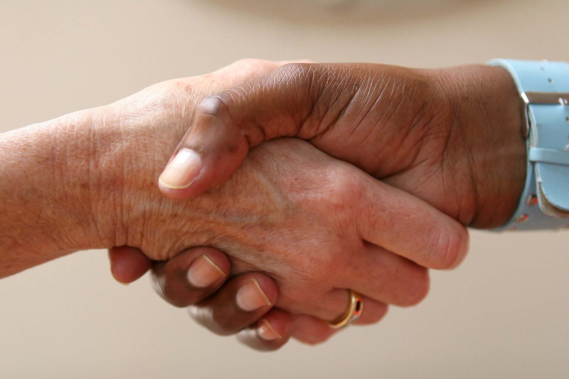 hand shake between two people